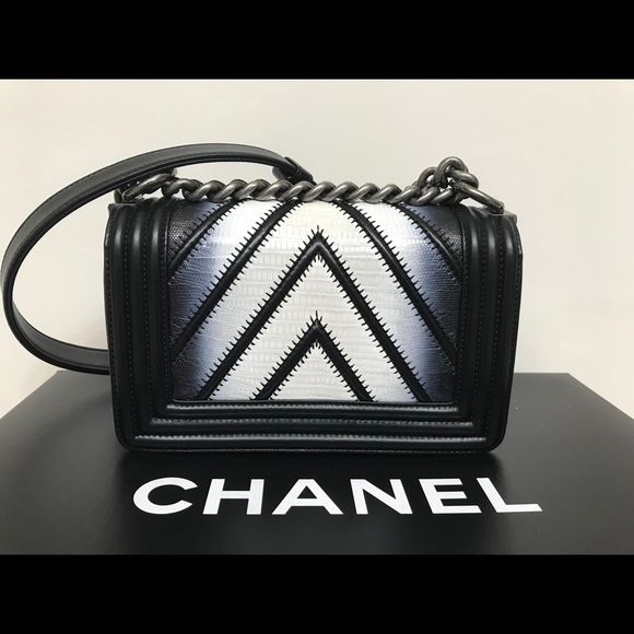 The limited edition lizard boy Chanel . - Picture 2 of 10